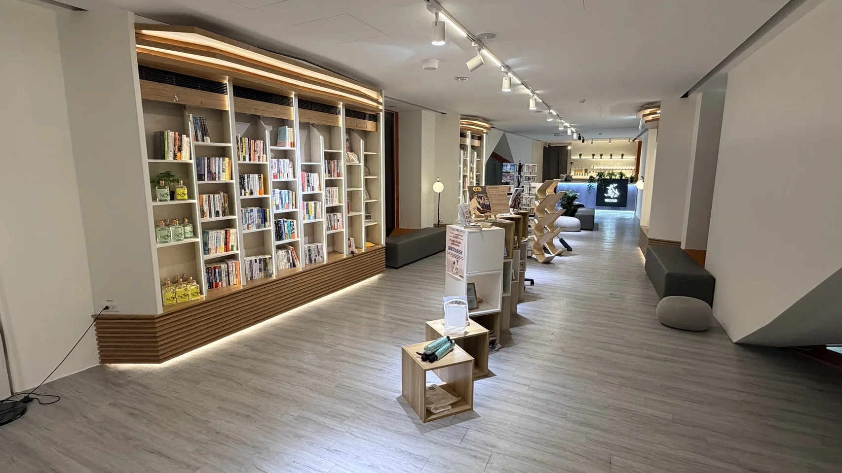 基隆塔頂樓崆書屋 House K 的整體空間